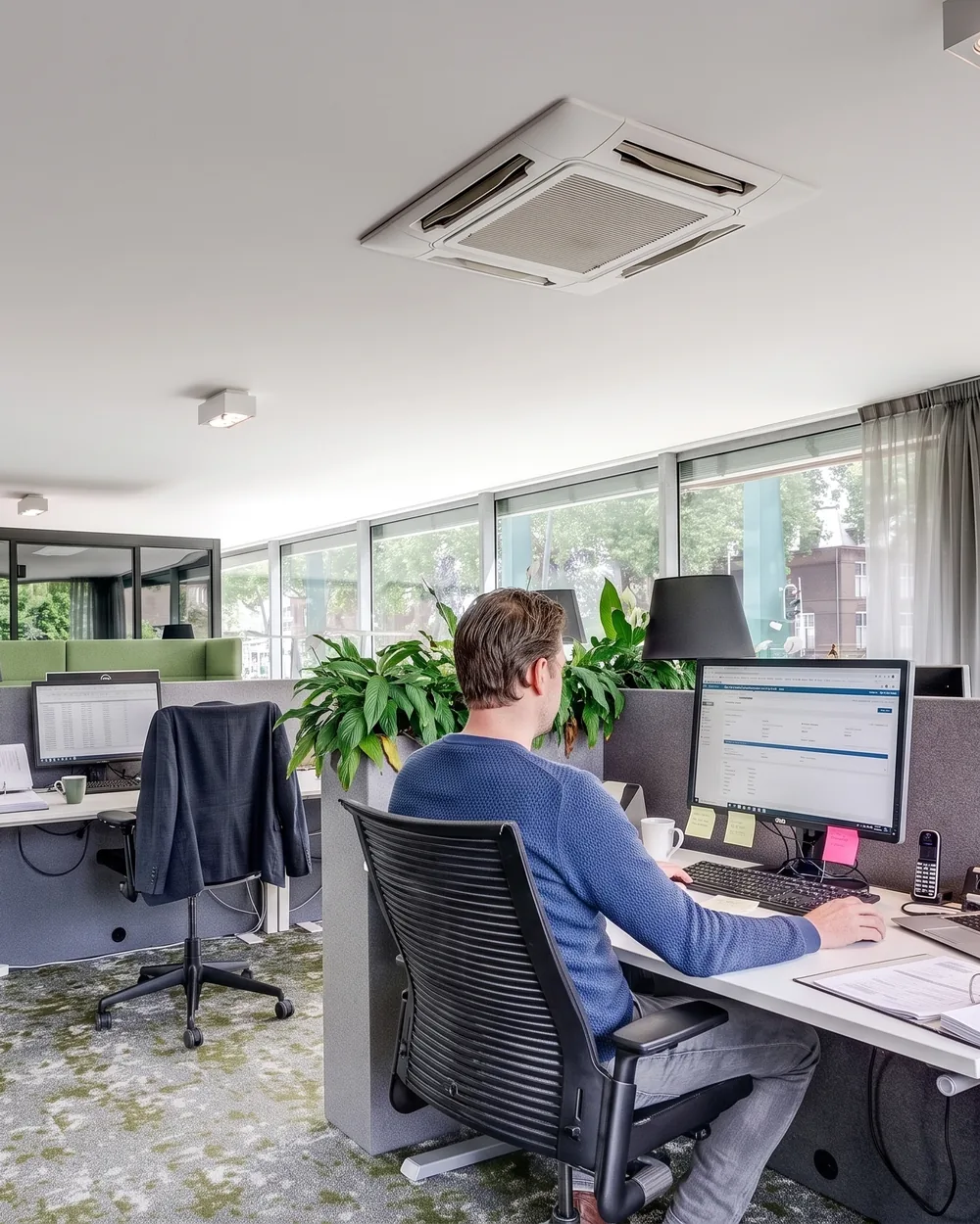 Werkplek waar de websites worden gebouwd